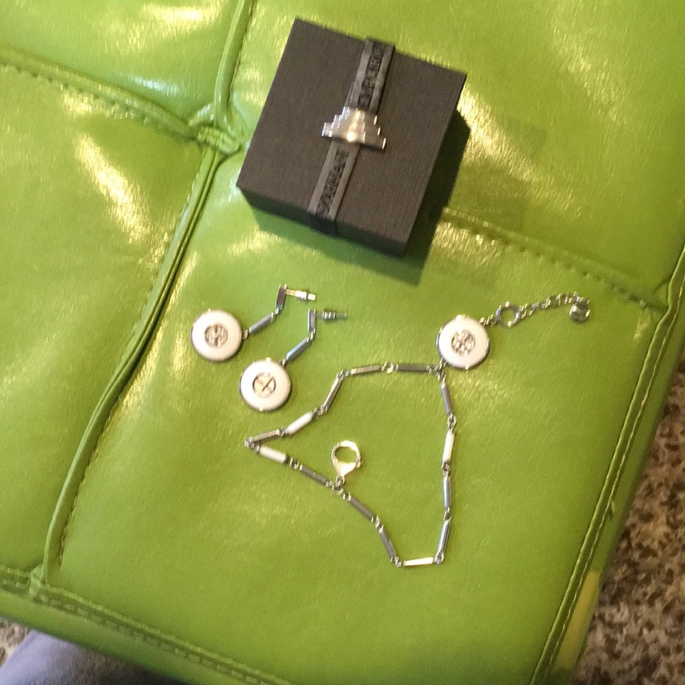 Bracelet and earrings set
